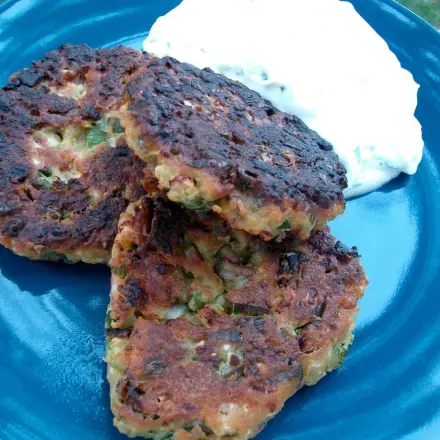Radieschenbratlinge mit Schnittlauchquark