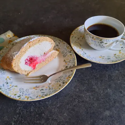 Himbeerroulade mit Buchweizenmehl