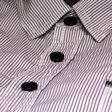 Bluse: Aufklaffende Knopfleiste verhindern