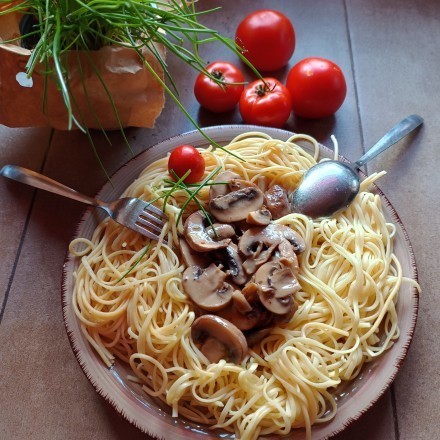 Schnelle Spaghetti mit Kokosmilch und Pilzen