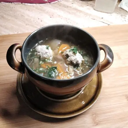 Bratwurstklößchen-Suppe