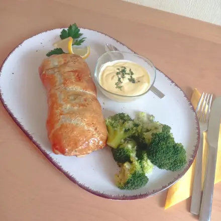 Lachs mit Spinat im Blätterteig