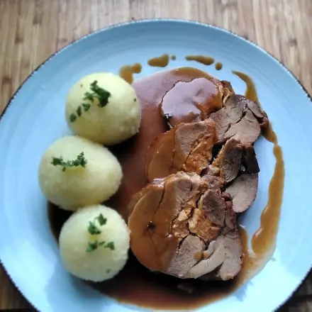 Putenrollbraten in Schwarzbiersoße