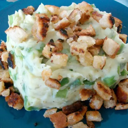 Kartoffelpüree mit Paprika und Croûtons