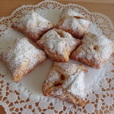 Blätterteig-Pfirsich-Häppchen