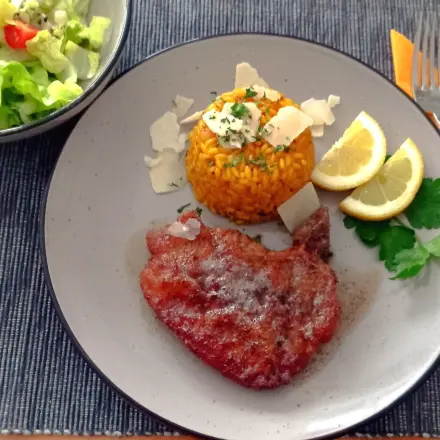 Kotelett nach Mailänder Art mit Safranrisotto