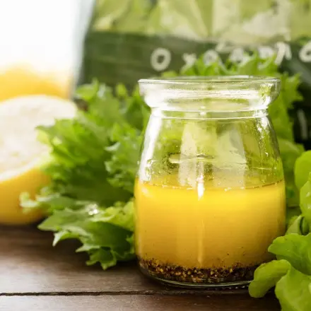 Salatsoße mit Zitrone