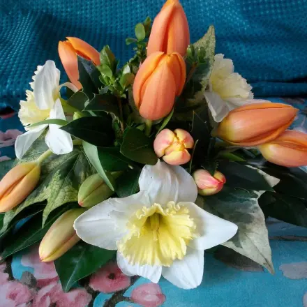 Tischgesteck mit Frischblumen
