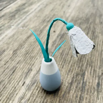Schneeglöckchen aus Eierkarton basteln