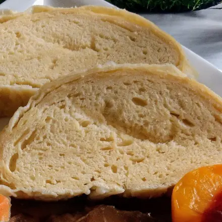 Hefeklöße als Beilage für herzhafte Gerichte