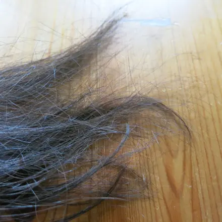 Haarspitzen-Pflege mit Feuchtigkeits-Körpercreme