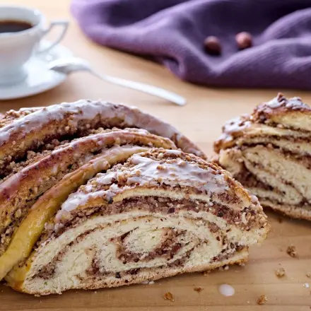 Hefezopf mit Nussfüllung – nach Omas Rezept