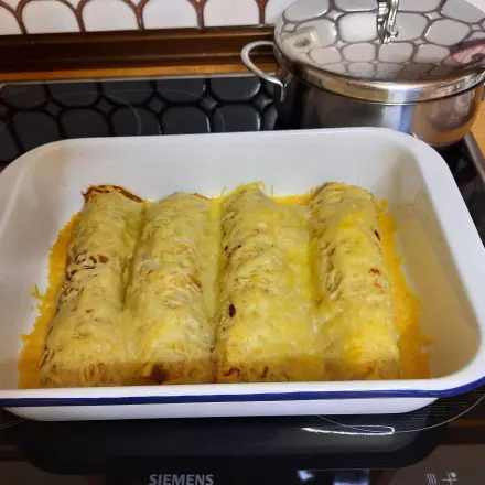 Grüner Spargel im Schlafrock