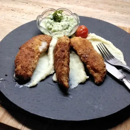 Hähncheninnenfilet paniert mit Kartoffelpüree