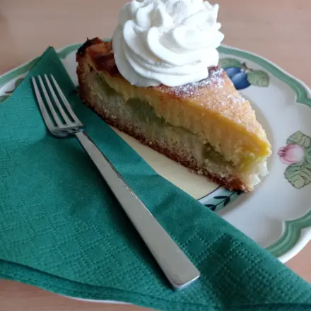 Obstkuchen mit saurer Sahne