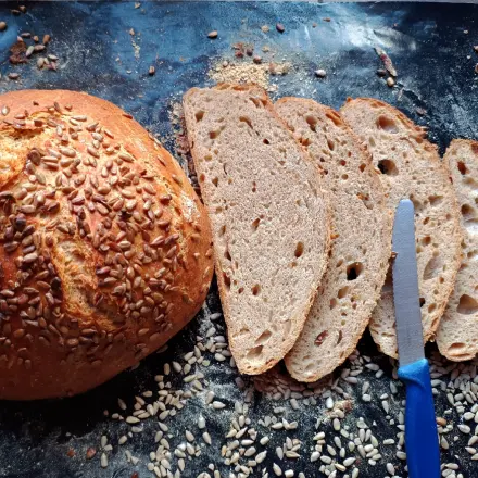 Bäcker-Brot mit Joghurt-Kruste