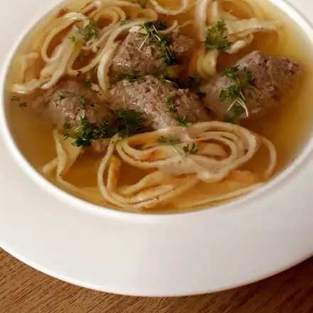 Flädlesuppe mit Leberklößchen