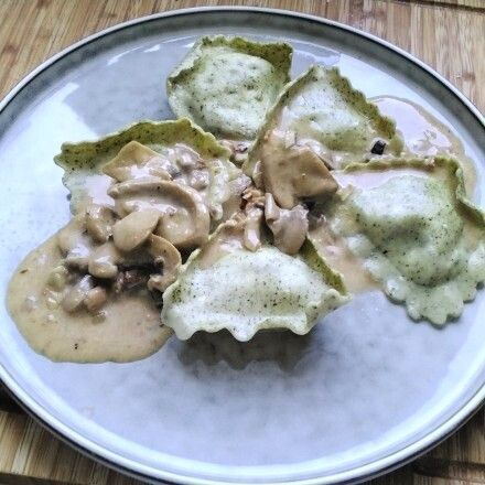 Ravioli mit Champignonsauce