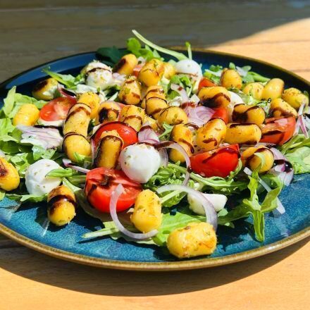 Gnocchi-Salat mit Rucola & Pesto