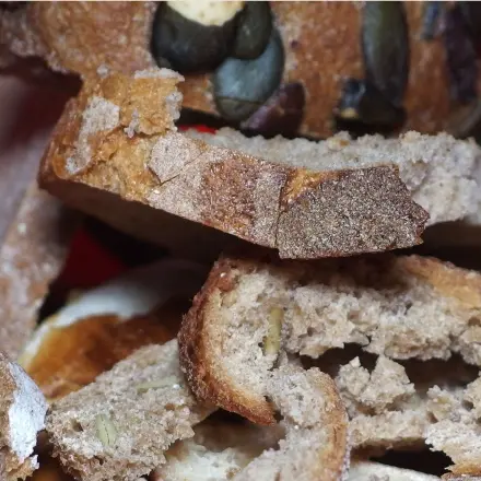 Trockenes Brot = Chips für Hunde