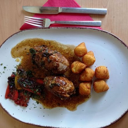 Kalbfleischrouladen mit Parmaschinken und Salbei - Involtini di Parma