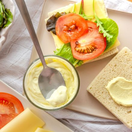 Mayonnaise ohne Ei selber machen - in nur einer Minute