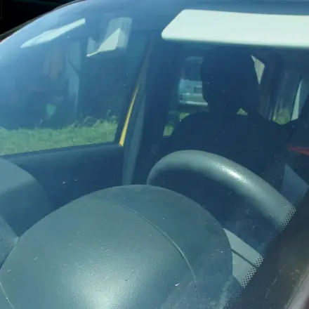 Durchblick im Auto durch Scheibenwaschanlage mit Shampoo