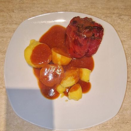 Gefüllte Paprika mit Hackfleisch