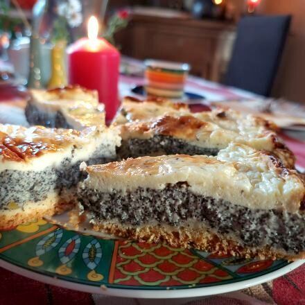 Saftiger Mohnkuchen mit Schmand