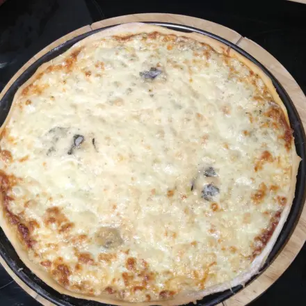 Vier-Käse-Pizza