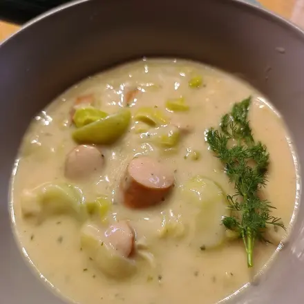 Lauchsuppe mit Würstchen - Wunderbar für kalte Tage