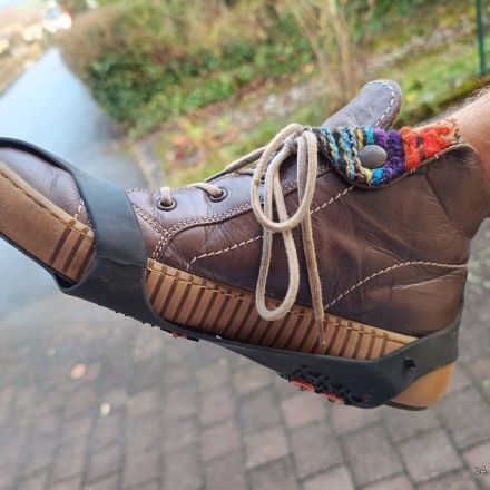 Spikes für rutschfeste Schuhe im Winter