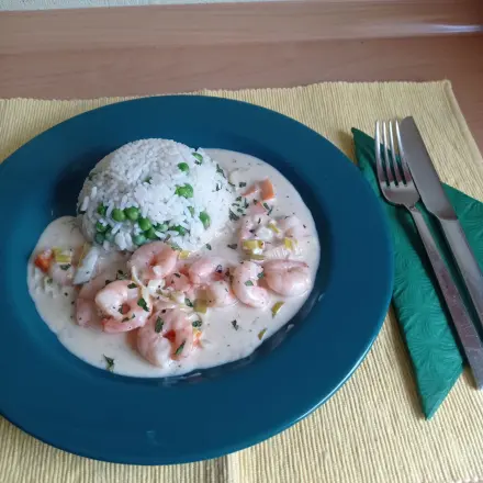 Garnelen in Weißwein-Sahnesauce mit Reis