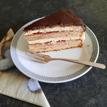 Schichttorte mit Baileys und Marzipan