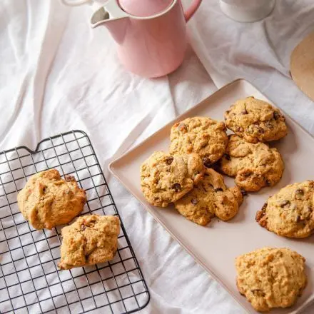 Schluss mit gekauften Keksen! Mit diesem einfachen Rezept kannst du Cookies ganz leicht zu Hause selber machen.