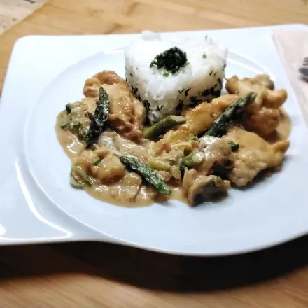 Putengeschnetzeltes mit Reis, Champignons und Spargel