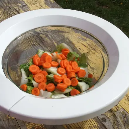 Glas von Waschmaschinen Bullauge als Salatschüssel