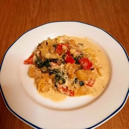 Gemüsepfanne mit Spinat & Kartoffeln – Vegetarisches Rezept mit Sahnesoße