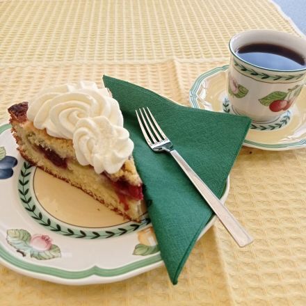 Rhabarber-Kirsch-Kuchen mit Streusel