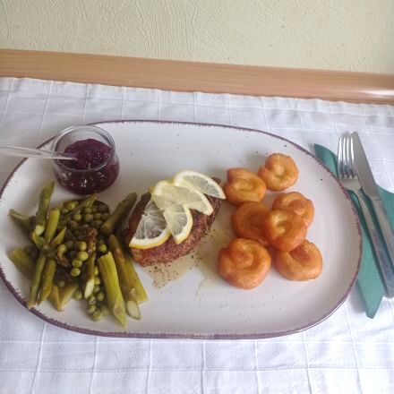Gebratene Hähnchenbrust mit Frühlingsgemüse