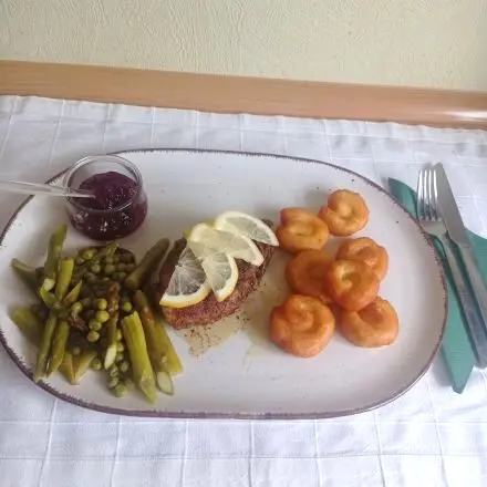 Gebratene Hähnchenbrust mit Frühlingsgemüse