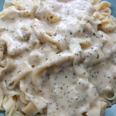 Bandnudeln mit Käse-Sahne-Soße