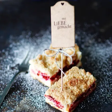 Kirsch-Streuselkuchen mit Pudding