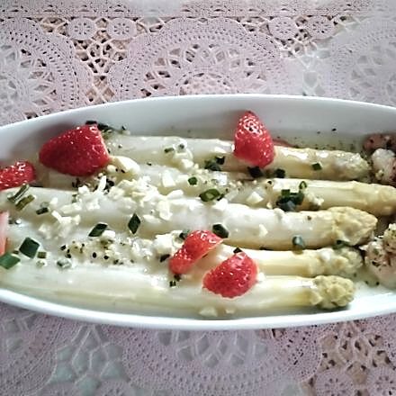 Knoblauch-Garnelen mit weißem Spargel