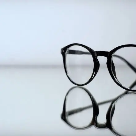 Brille rutscht von der Nase – das hilft