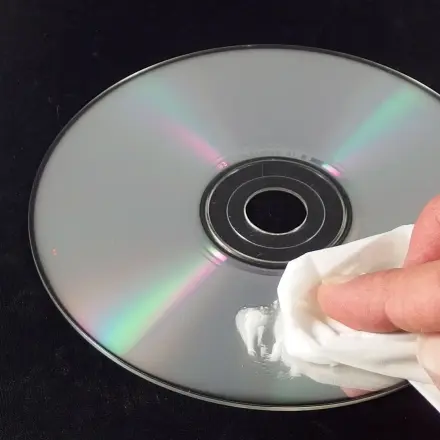 Verkratzte CDs mit Zahnpasta wieder fit kriegen