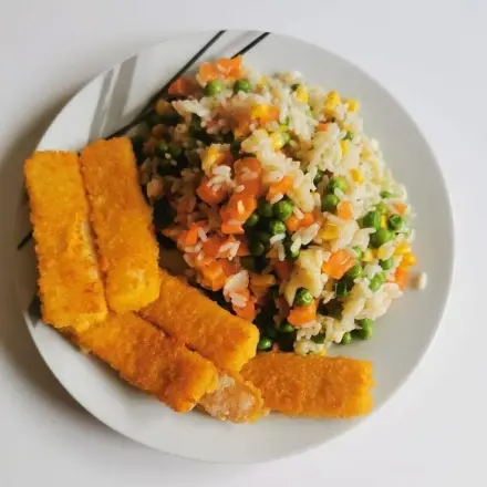 Fischstäbchen mit Reis & Buttergemüse