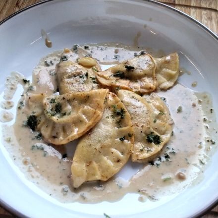 Selbstgemachte Ravioli mit Pilzfüllung