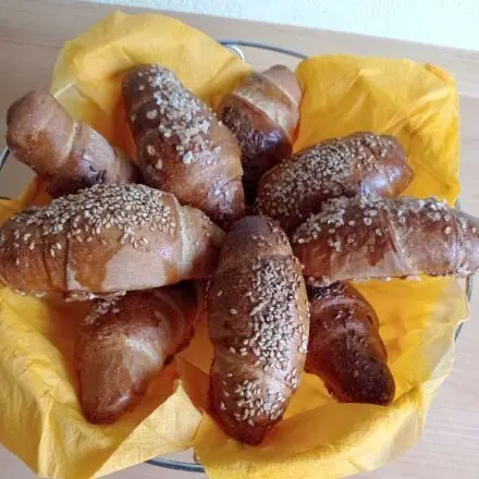 Herzhafte Hefeteig-Röllchen