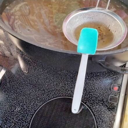 Küchensieb rutscht ab - dieser Trick hilft
